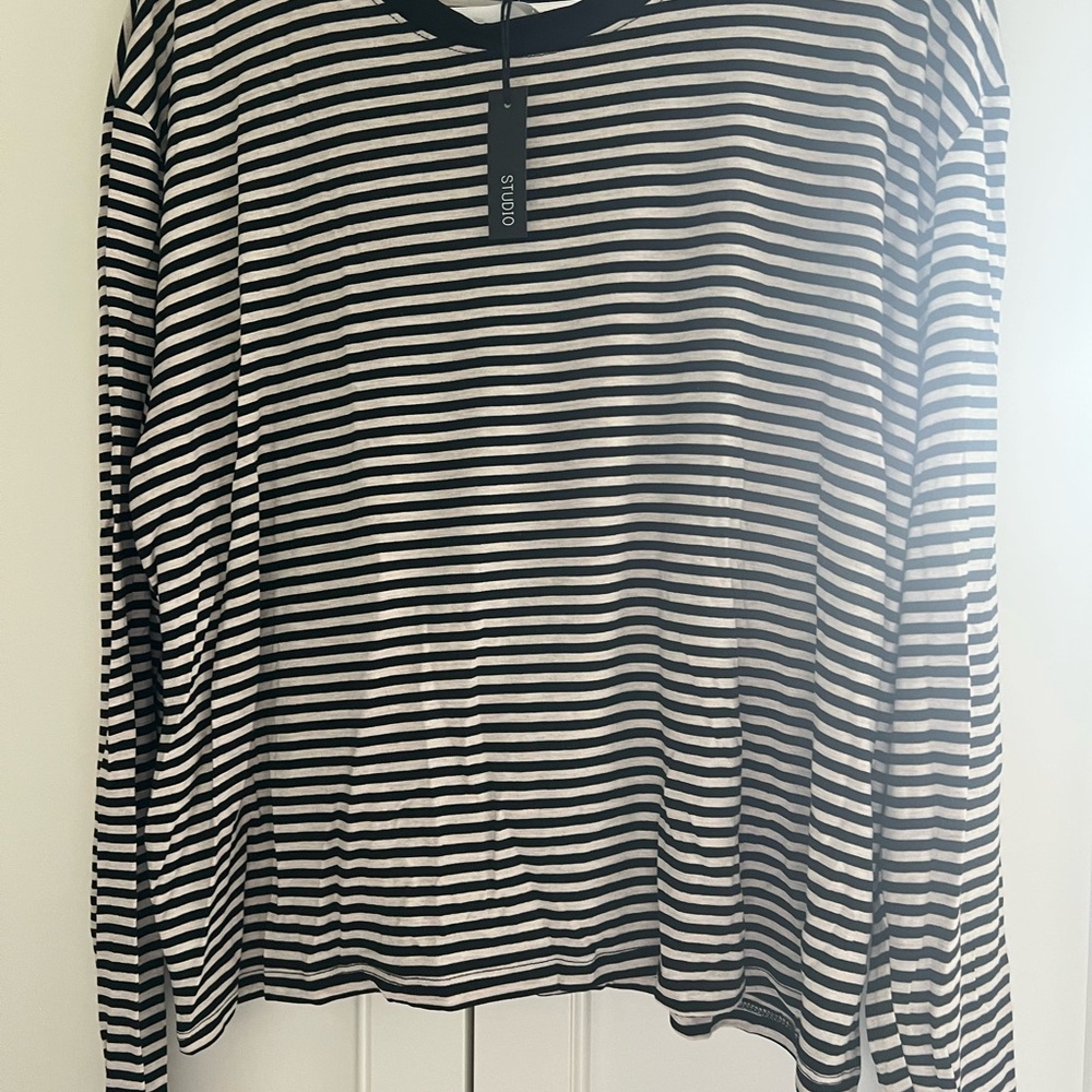 Studio Monochrome Striped Tee. Waist length. Chic and super comfortable. Soft. - Picture 13 of 14